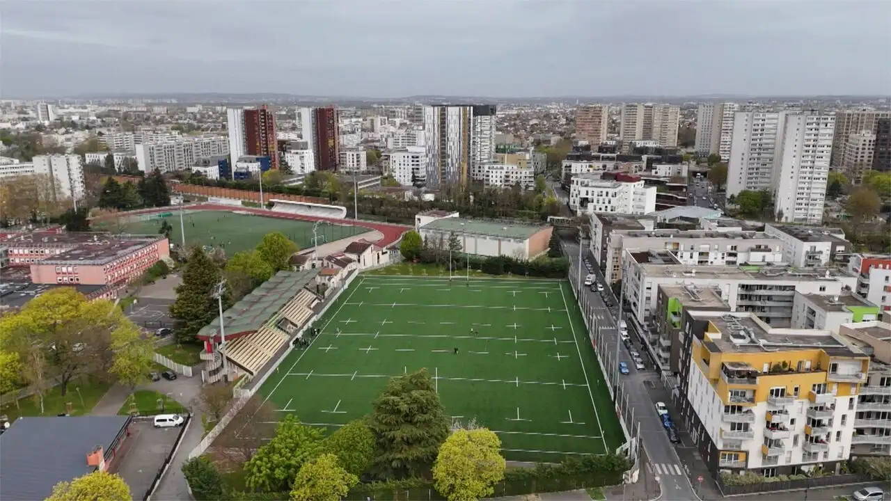 Le pacte des Louves (Bobigny Rugby) – image d’arrière-plan