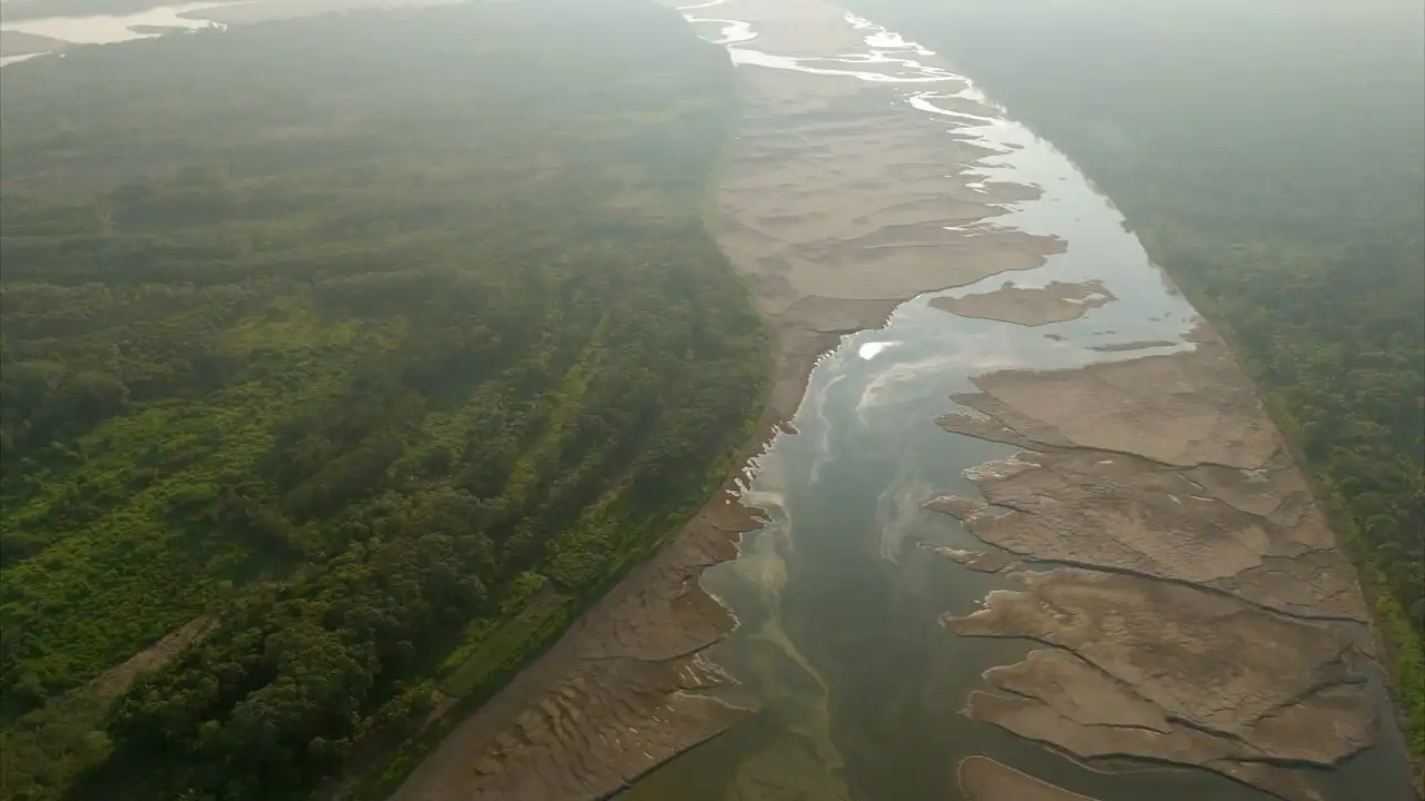 Les combattantes, gardiennes de l'Amazone – image d’arrière-plan