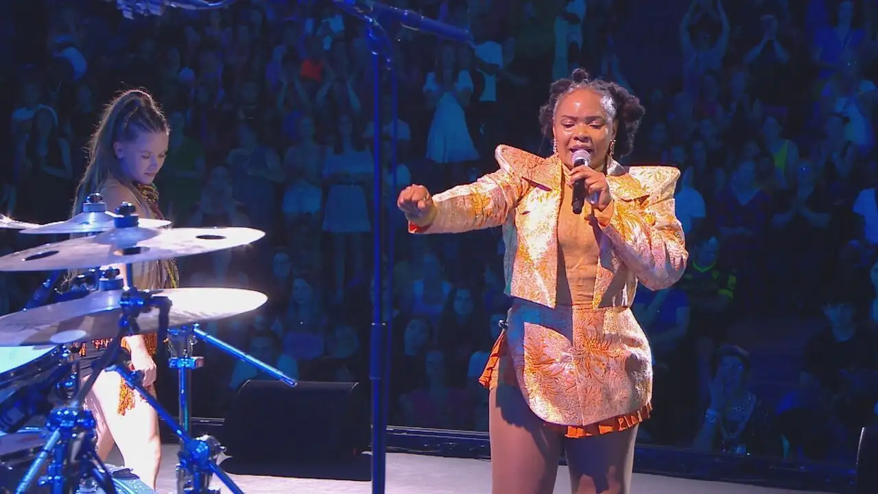 Les estivales de Culturebox - Yemi Alade – image d’arrière-plan