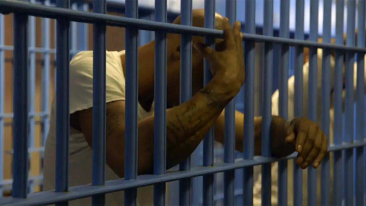 Prison : Au coeur de l'enfer - Saison 1 – image d’arrière-plan