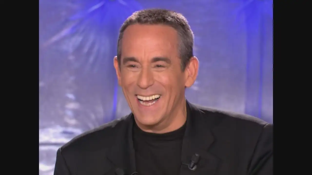 La télé des années 2000 - Partie 1 : la guerre des chaînes est déclarée – image d’arrière-plan