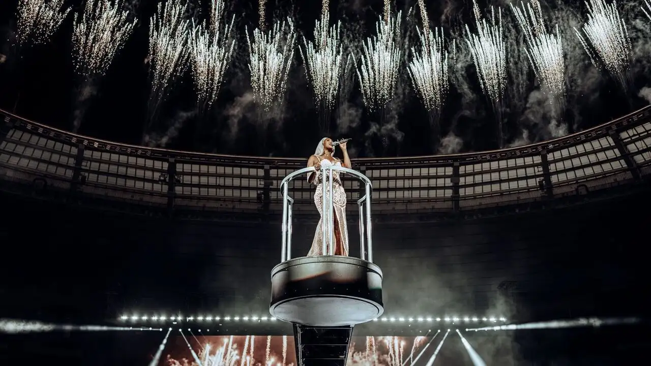 Aya Nakamura au Stade de France – image d’arrière-plan