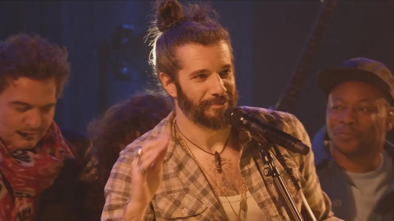 Waxx en concert aux Folies Bergères – image d’arrière-plan
