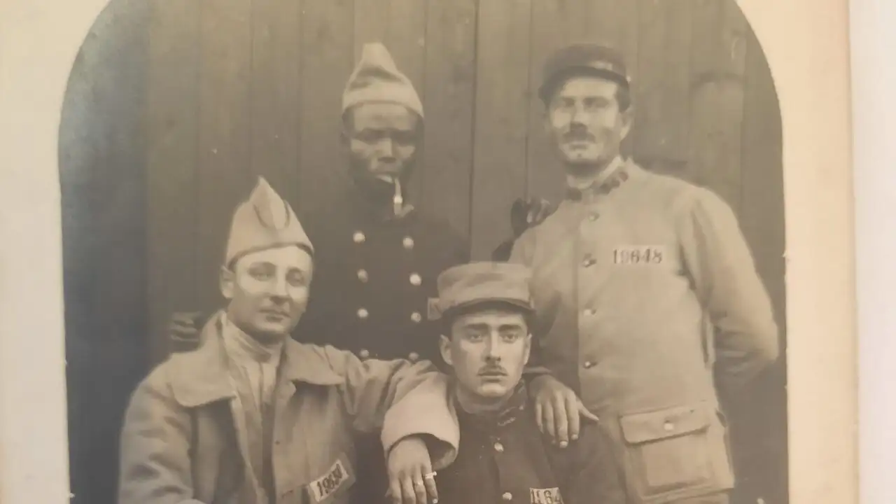 Ils étaient tirailleurs, voix oubliées de la Grande Guerre – image d’arrière-plan