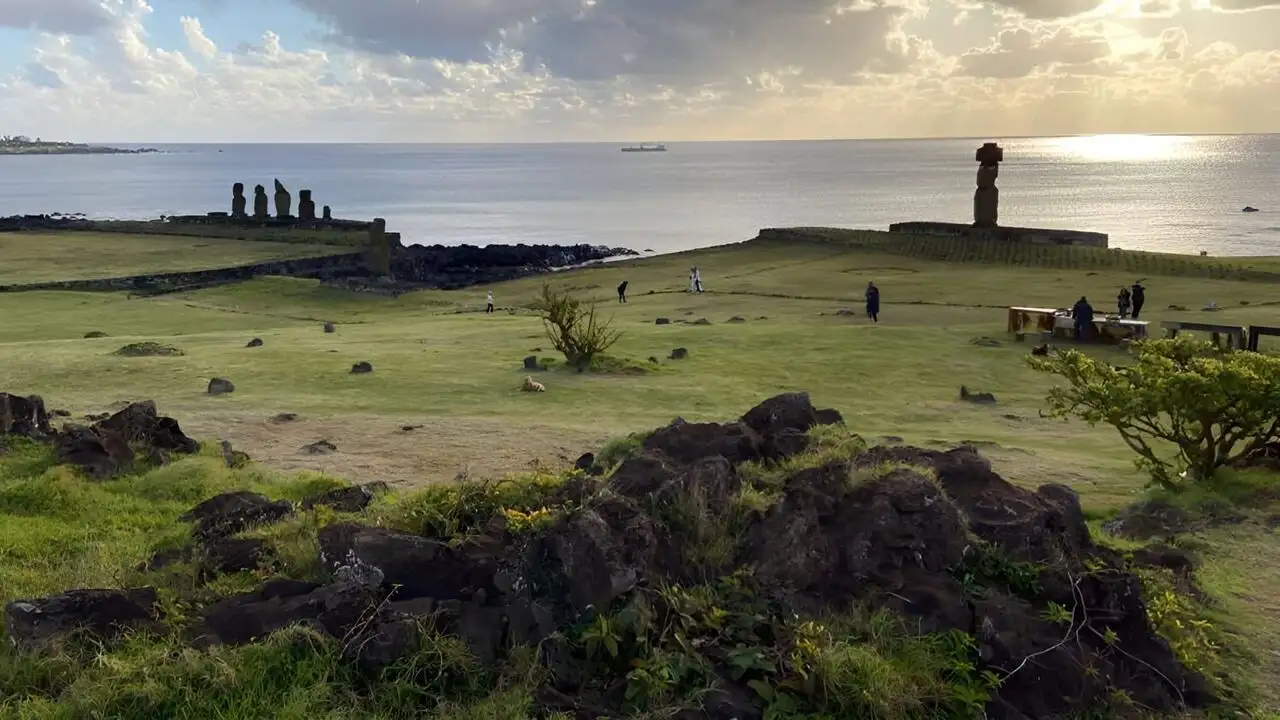 L'énigme des géants de l'île de Pâques – image d’arrière-plan