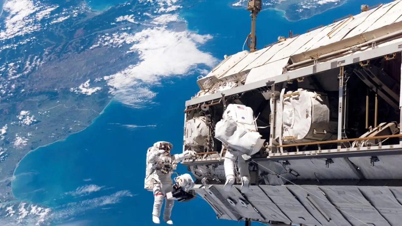 La Station spatiale internationale : Missions à haut risque – image d’arrière-plan
