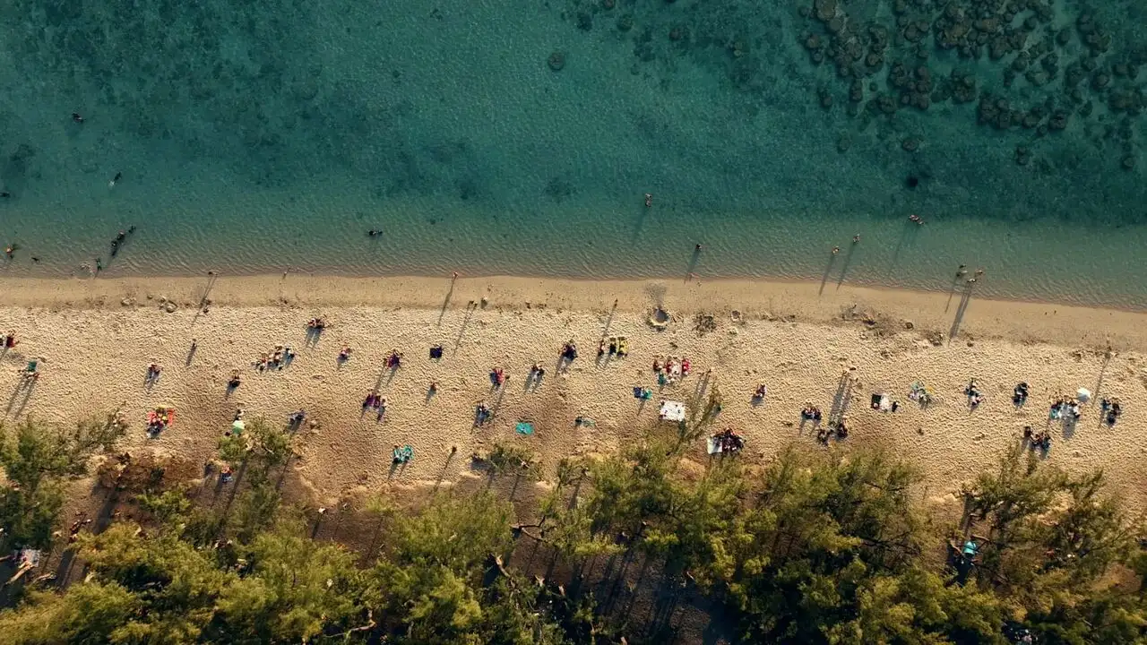 La Réunion, l'eau sur un fil – image d’arrière-plan