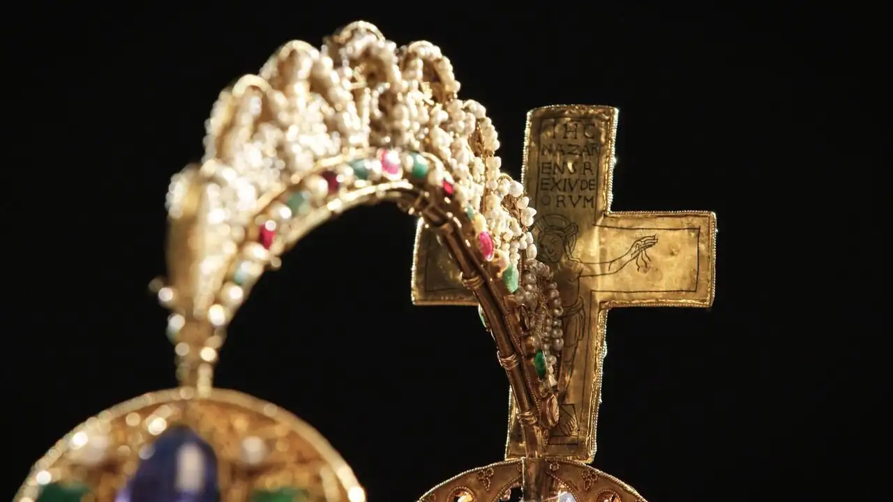 La couronne du Saint Empire : Un témoin de notre histoire – image d’arrière-plan