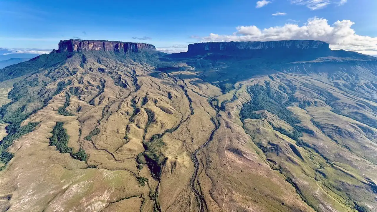 Aventures brésiliennes - D'Ipanema au mont sacré Roraima – image d’arrière-plan