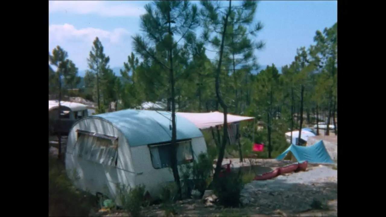 Le camping, un siècle de bonheur français – image d’arrière-plan