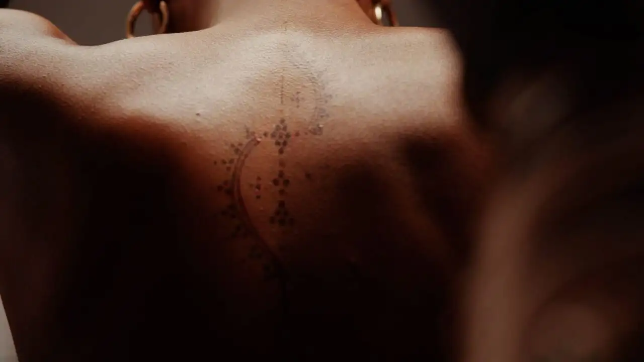Peaux noires : quel héritage? - Saison 1 - La peau en héritage – image d’arrière-plan