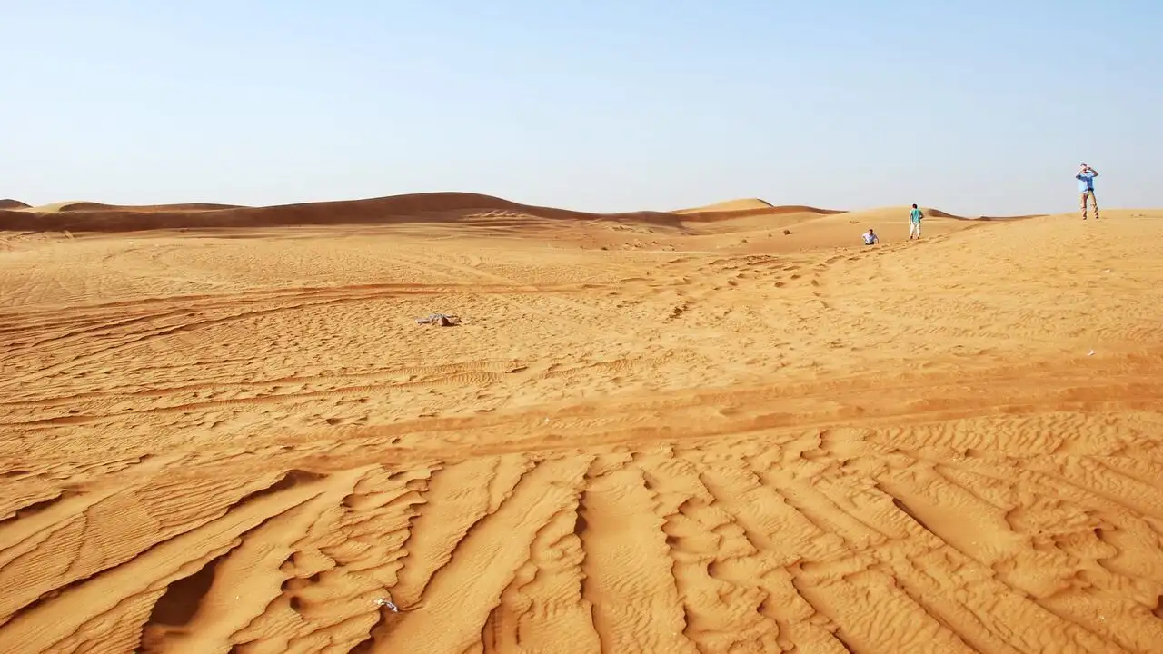 Sara Price: Chasing Dakar – image d’arrière-plan