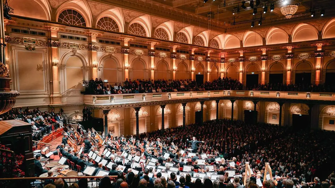 Klaus Mäkelä dirige "Shéhérazade" : Concertgebouw d'Amsterdam – image d’arrière-plan