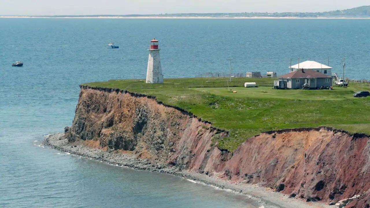 Québec, les îles de la Madeleine : Entre vents et marées – image d’arrière-plan