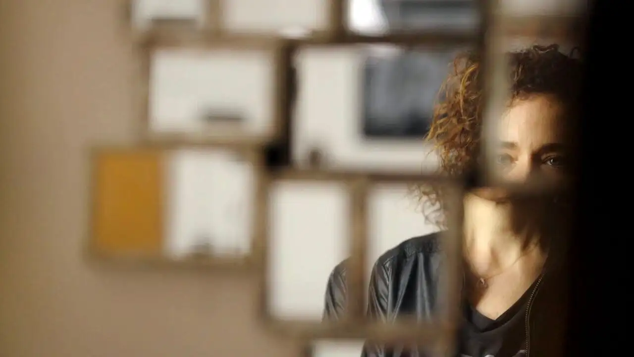 Coralie Fargeat, substance et revanche d'une cinéaste – image d’arrière-plan