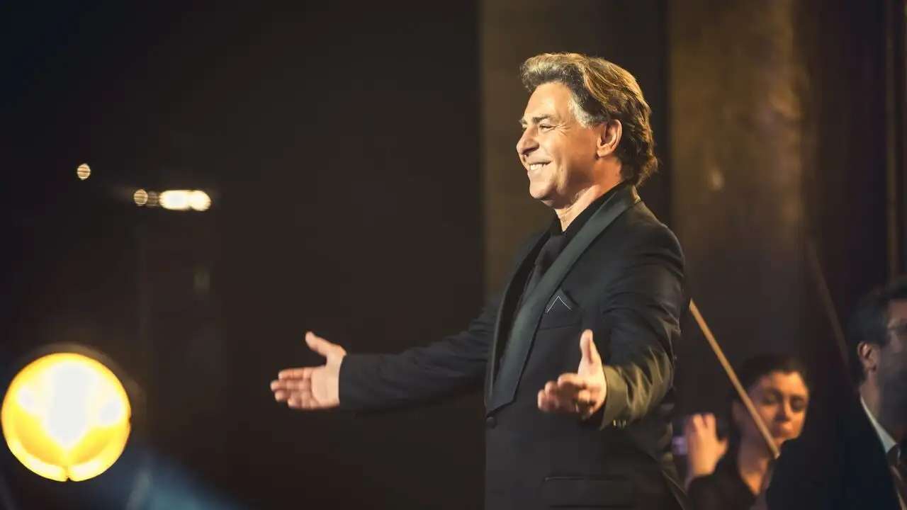 Roberto Alagna aux Folies Bergère, le concert anniversaire – image d’arrière-plan