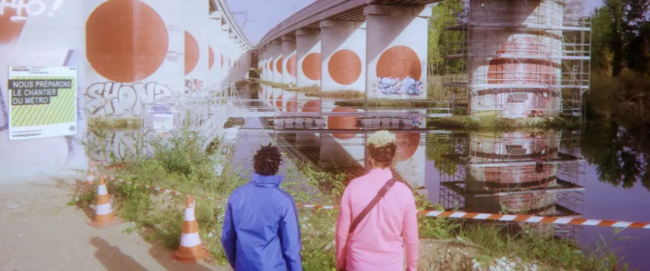 Grand Paris - Un road movie hilarant au bilan carbone exemplaire ! – image d’arrière-plan