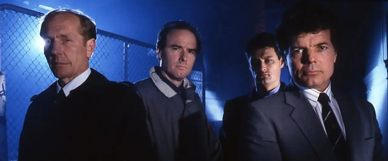 Phoenix - Saison 1 – image d’arrière-plan