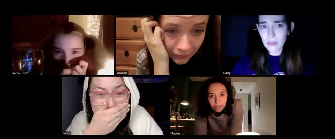 Host - Survivront-ils à la nuit ? – image d’arrière-plan