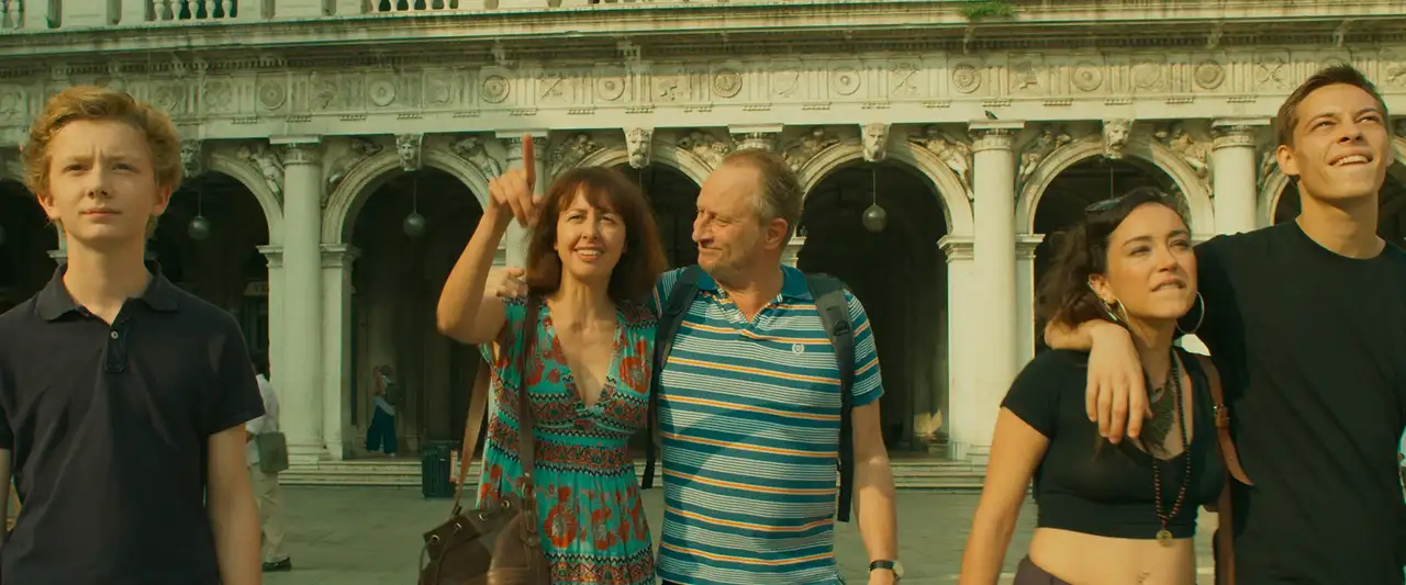 Venise n'est pas en Italie - La famille, c'est pas toujours des vacances ! – image d’arrière-plan