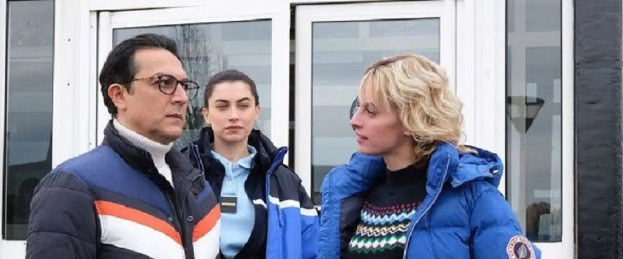 Les Mystères de l'école de gendarmerie – image d’arrière-plan