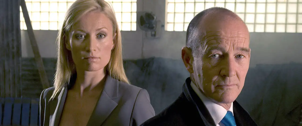 Scotland Yard, crimes sur la Tamise - Saison 14 - Comme deux gouttes d'eau – image d’arrière-plan