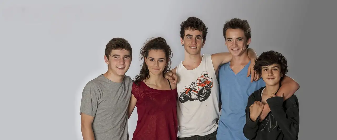 Les bracelets rouges - Saison 2 - Léo – image d’arrière-plan