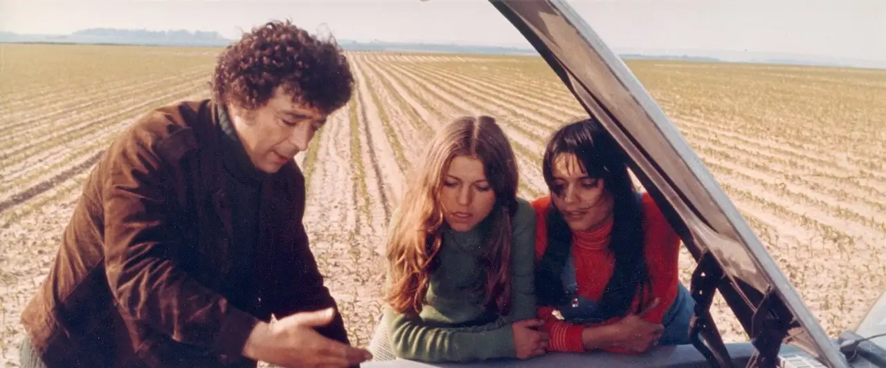 Charlie et ses deux nénettes – image d’arrière-plan