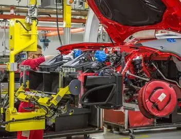 Comment construire une voiture d'exception - Duel électrique – affiche
