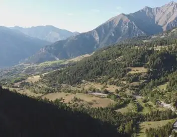 Enquête d'action - Vacances dans les Alpes : les gendarmes face au danger (2/2) – affiche