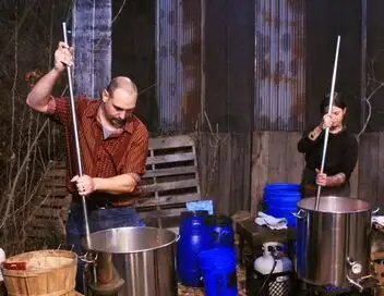 Alcool de contrebande : le meilleur distillateur - Saison 3 - Alcool caféiné – affiche
