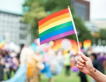 Une maison pour seniors LGBTQ+ - Episode 02 – affiche