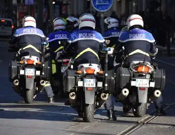 Enquête d'action - Course-poursuite et flagrant délit : les motards de la police au défi ! (2/2) – affiche