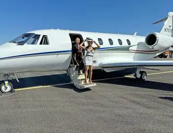Voluptés en jet privé – affiche
