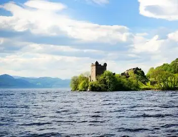Josh Gates aux frontières du réel - Saison 5 - Ce qui est tapi dans le Loch Ness – affiche