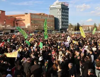 Dissolution du PKK : un espoir de paix ? – affiche