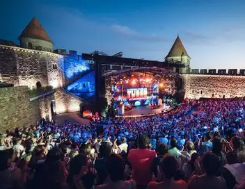 La grande soirée des tubes du camping à Carcassonne – affiche