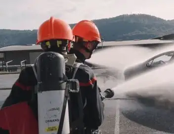A l'école des pompiers - Saison 1 - Le feu, l'ennemi intime – affiche