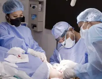 Dr Pimple Popper - Saison 7 - Jamais deux sans trois – affiche