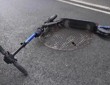 36,9° - Les sales blessures des vélos et trottinettes électriques – affiche
