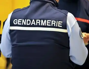Enquête d'action - Prisons sous tension : immersion avec l'unité d'élite de la pénitentiaire – affiche