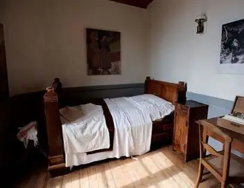 Une maison, un artiste - Paul Gauguin, la buvette de la plage en Bretagne – affiche