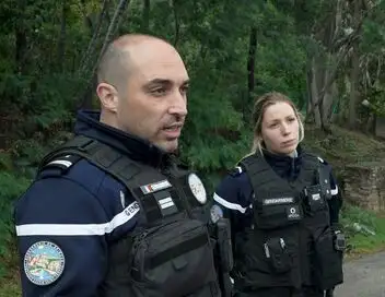 Enquête d'action - Gendarmes de Saint-Tropez : la face choc de la station chic – affiche