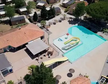 A la source - Rhône Méditerranée : Comment moins prélever dans une nappe ? – affiche