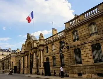 Complément d'enquête - Patrimoine de l'Etat : où sont passés les joyaux de la République ? – affiche