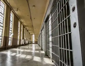 Enquête d'action - Adolescents difficiles aux USA : le scandale des écoles-prisons – affiche