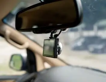 Théo le taxi - Saison 1 - Thomas Goldberg – affiche