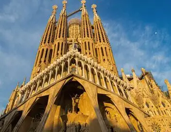 Sagrada Familia : l'achèvement de l'église la plus haute du monde – affiche