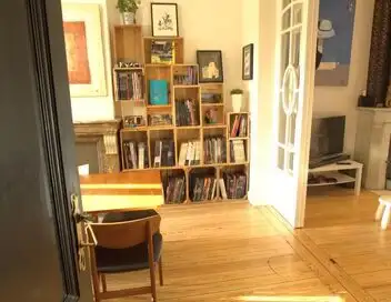 Une brique dans le ventre - Découverte d'une maison style Nouvelle Angleterre à la décoration très cocoon et chaleureuse – affiche