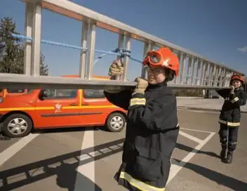A l'école des pompiers - Saison 1 - Tenir la cadence – affiche